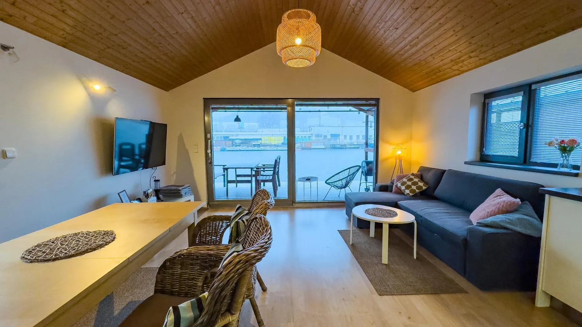 Hotel Houseboat Franklin - Houseboats Benjamin & Franklin Praga Botel