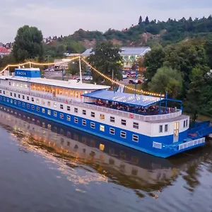 Botel Racek, Prag