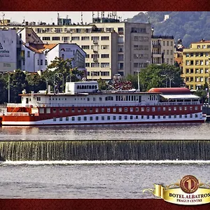 Botel Albatros, Prag